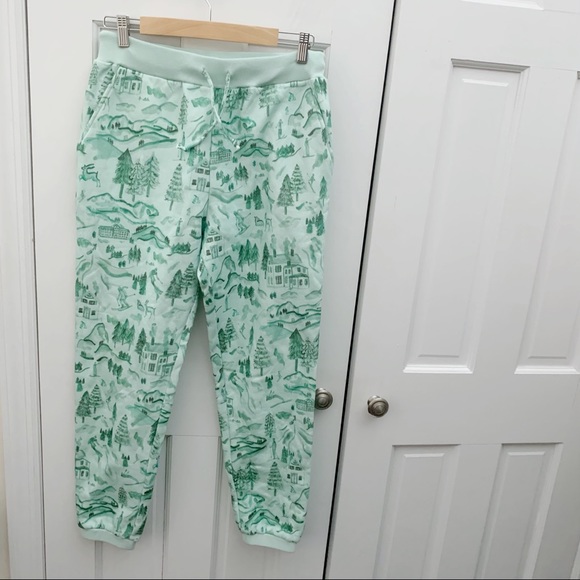 Hill House Home The All-Gender Teddy Jogger in Ski Chalet - Picture 4 of 6